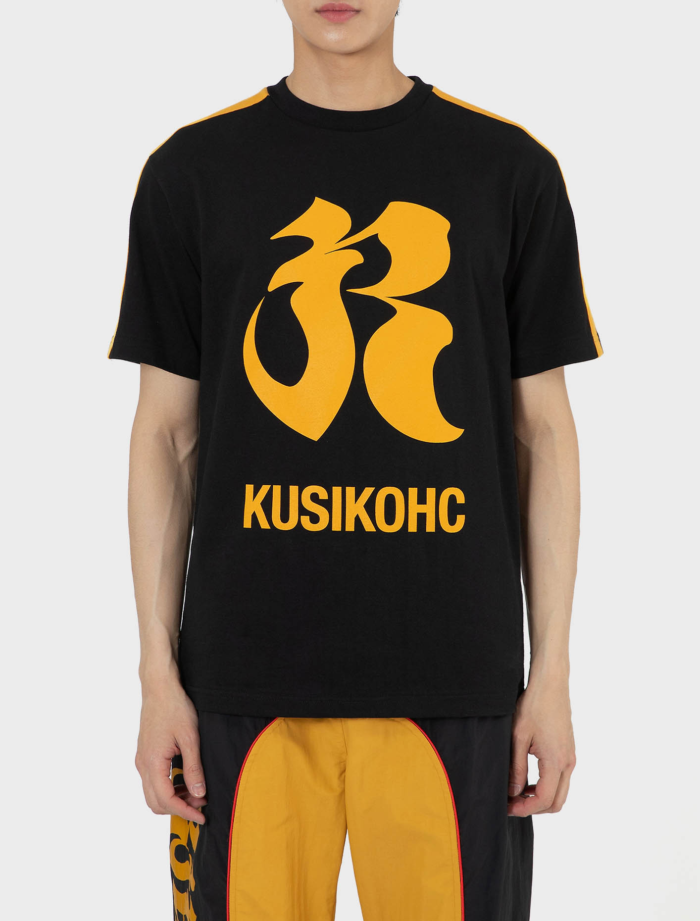 쿠시코크 KR 로고 티셔츠 옐로우